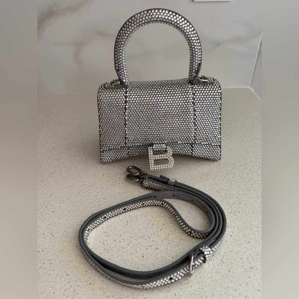 Elegant Silver Handbag - Picture 4 of 14